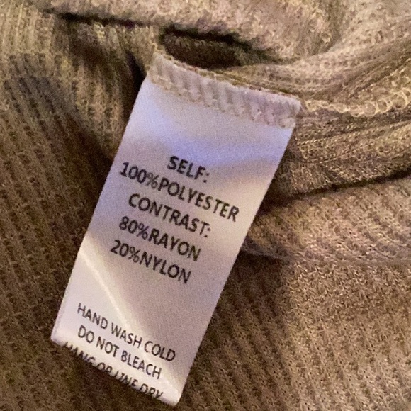 NWT Easel waffle knit woman’s pullover top. - Picture 5 of 6
